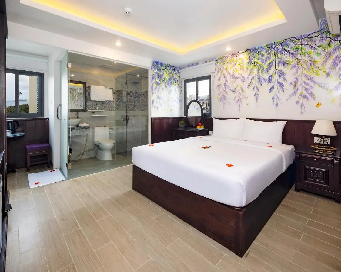 Azura Gold Hotel & Apartment نها ترانج