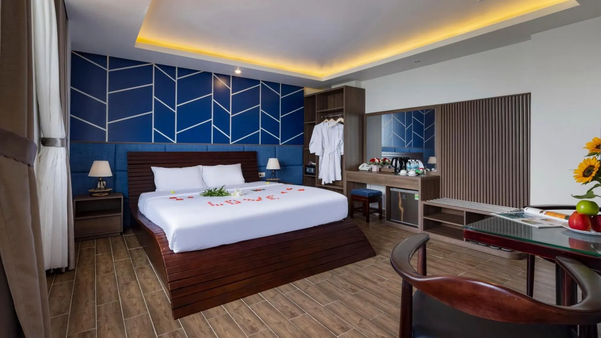 Azura Gold Hotel & Apartment نها ترانج
