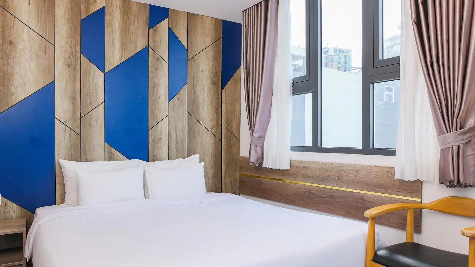 Azura Gold Hotel & Apartment نها ترانج